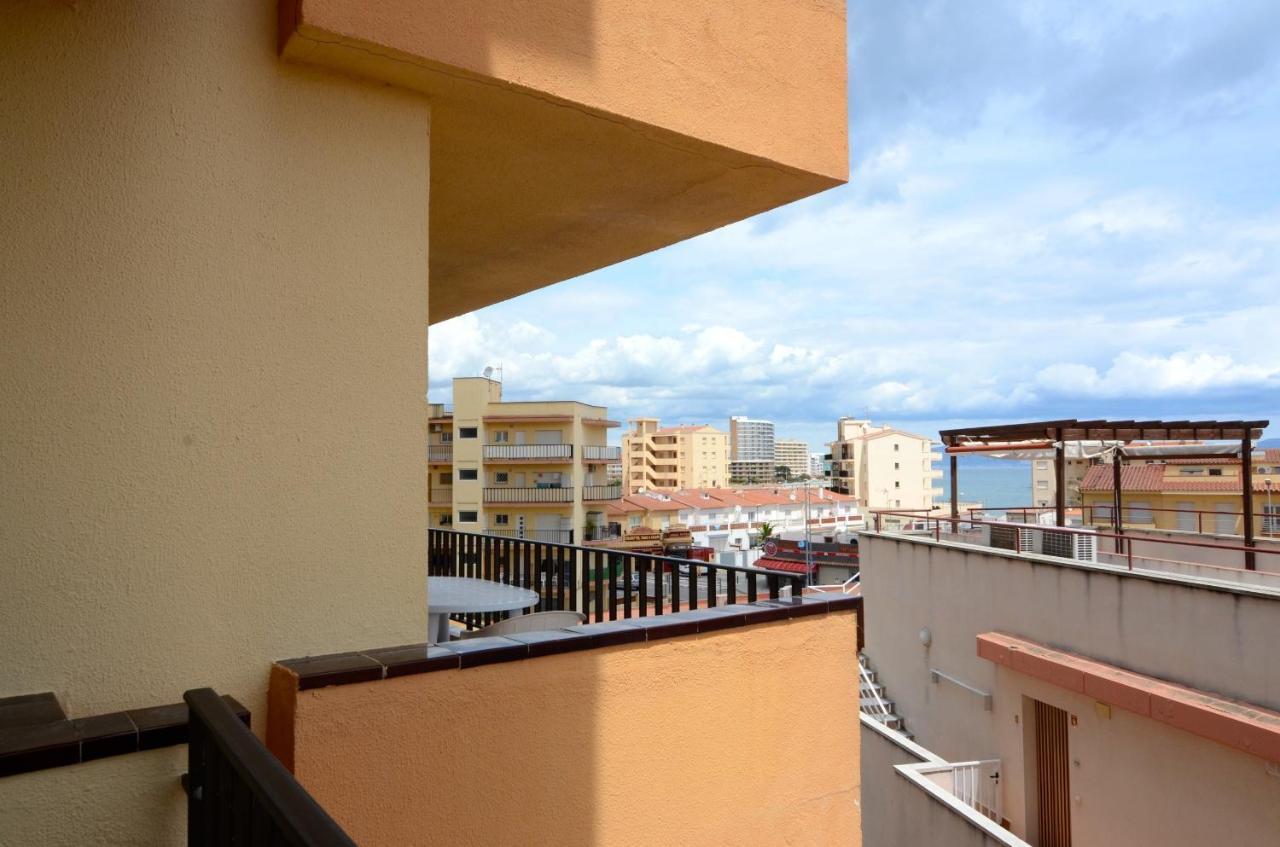 Mar Blau L'Escala Apartment Exterior photo